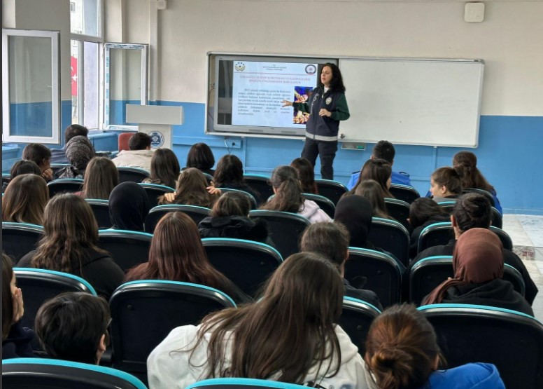 Sandıklı’da 776 Öğrenci ve 80 Rehber Öğretmene Güvenlik ve Bilinçlendirme Eğitimi