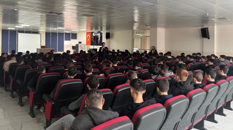 Afyonkarahisar Anadolu İmam Hatip Lisesi’nde “Çocuk Suçları ve Akran Zorbalığı” Eğitimi Verildi