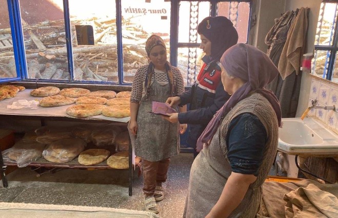 Jandarmadan Hocalar’da Kadına Yönelik Şiddetle Mücadele ve KADES Bilgilendirmesi