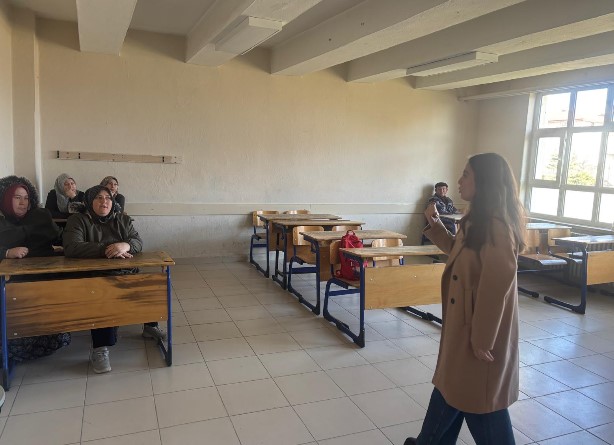 Afyonkarahisar KADEM’den Velilere Yönelik “Güven Toplumunun İnşası ve Akran Zorbalığı” Eğitimi