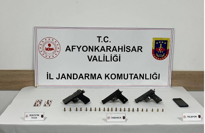 Afyonkarahisar’da Jandarmadan Operasyon: Silah ve Uyuşturucu Ele Geçirildi