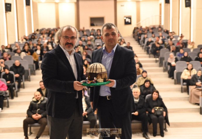 Emirdağ Belediyesi Gençlik Merkezi Velileri Eğitimci Yazar Sıtkı Aslanhan Konferansında