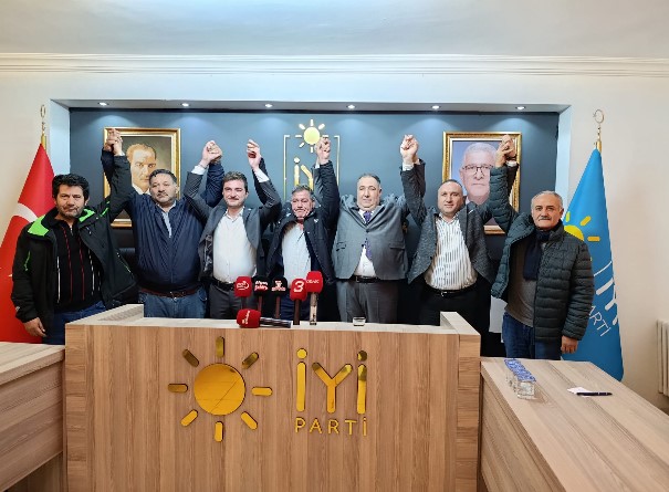İYİ Parti İl Başkanı Muhammet Mısırlıoğlu’nun basın toplantısı Düzenledi
