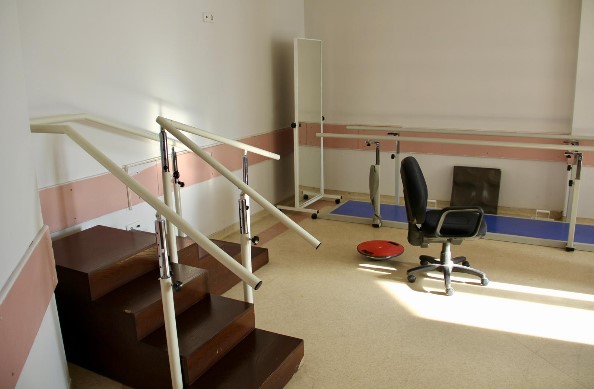 Afyonkarahisar Devlet Hastanesi Fizik Tedavi ve Rehabilitasyon Ünitesi, artan hasta talebine paralel olarak hizmet kapasitesini genişleterek vatandaşlarımıza kesintisiz sağlık hizmeti sunmaya devam ediyor.