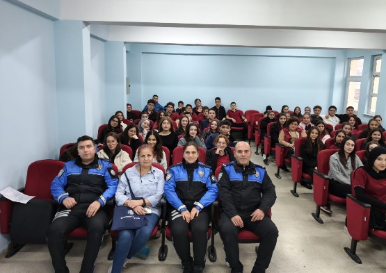 Osmangazi Anadolu Lisesi Öğrencilerine Polislik ve Güvenlik Konularında Bilgilendirme