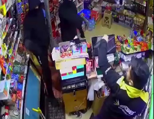 Afyonkarahisar'da Market Soygunu: Biber Gazlı ve Silahlı Saldırı