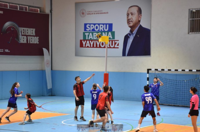 Afyonkarahisar’da Gençler ve Yıldızlar Korfbol Müsabakaları Başladı