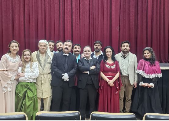 Afyonkarahisar Belediyesi Şehir Tiyatrosu, merakla beklenen yeni sanat sezonuna görkemli bir başlangıç yaptı