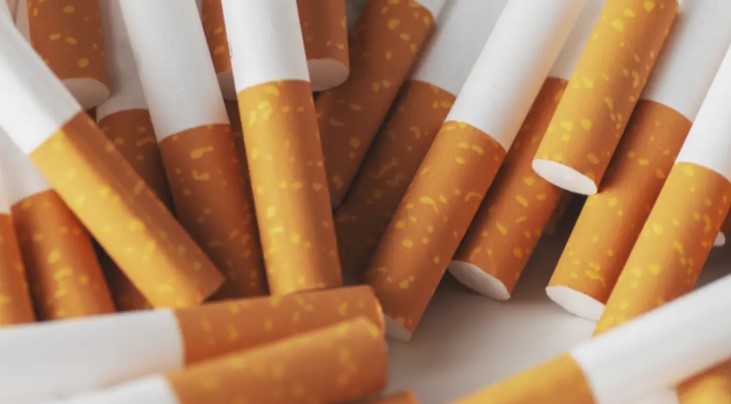 ARTIK İSTEYEN İSTEDİGİ YERDE SİGARA İÇEMEYECEK.