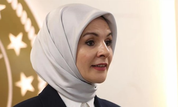 BAKAN GÖKTAŞ’TAN SOSYAL MEDYA UYARISI: “KUSURSUZLUK ALGISI ÇOCUKLARI OLUMSUZ ETKİLİYOR