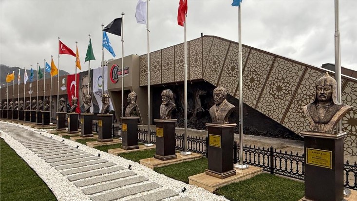 Orduda Büyükşehir Belediyesi’nin kültür projesi kapsamında “Metehan’dan Mehmetçik’e” Türk Devletleri Müzesi açıldı.