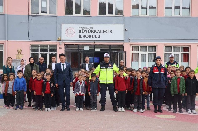 Jandarmadan Öğrencilere Trafik Eğitimi