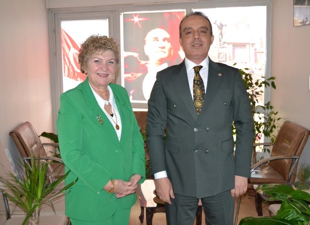 Afyonkarahisar İl Emniyet Müdürlüğü ve Gün FM işbirliğinde süren Emniyet Saati programına İl Emniyet Müdürü Ahmet Birtan Erol konuk oldu.