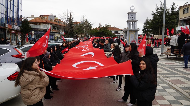 BAYRAĞA SAHİP ÇIKAN NESİLLER YETİŞTİRİYORUZ