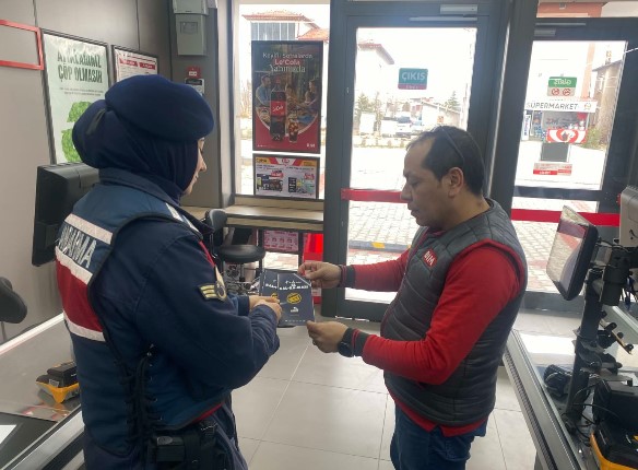 Afyonkarahisar’da Jandarmadan KADES ve Kadına Şiddetle Mücadele Bilgilendirmesi