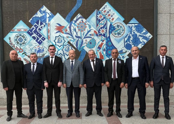 Afyonkarahisar’ımıza hizmet yolunda teşkilatımızla omuz omuza çalışmaya devam ediyoruz,