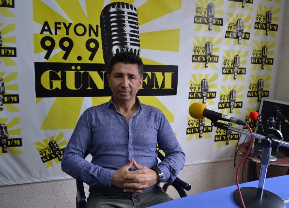 Afyon Kocatepe Üniversitesi (AKÜ) ve Gün FM işbirliğinde süren Kampüs programına AKÜ Spor Bilimleri Fakültesi Dekan Yardımcısı Prof. Dr. Mehmet Yıldız konuk oldu