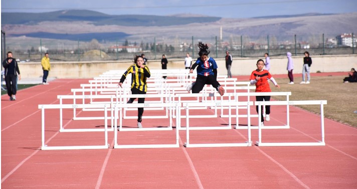 Afyonkarahisar’da Okul Sporları Yıldızlar Atletizm Müsabakaları Sona Erdi