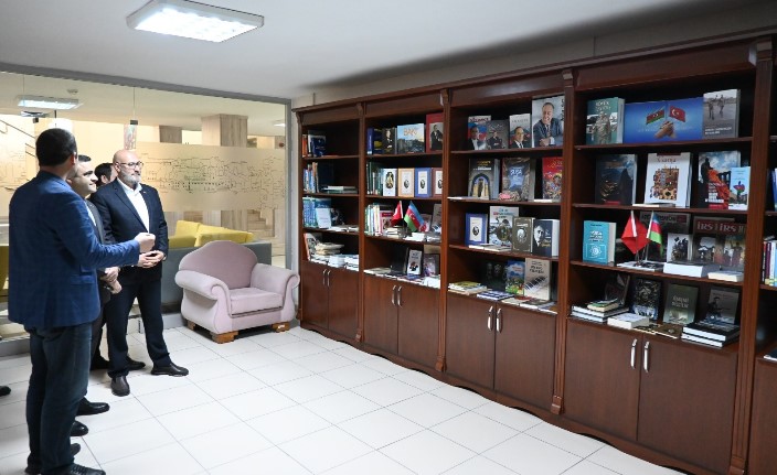 Antalya Halk Kütüphanesi’ne Azerbaycan Kültürüne Dair Kitaplar Bağışlandı