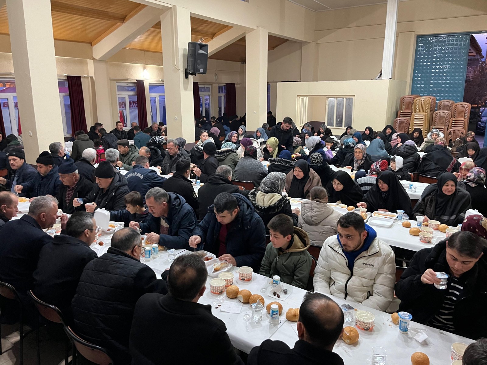 İhsaniye Belediyesi’nden Akören Mahallesi’nde  İftar Organizasyonu Düzenlendi.