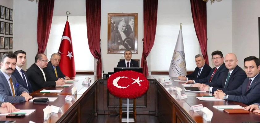 Afyonkarahisar Valisi Dr. Naci Aktaş göreve başlamasının ardından ilk toplantısını birlikte çalışacağı ekibi ile yaptı.