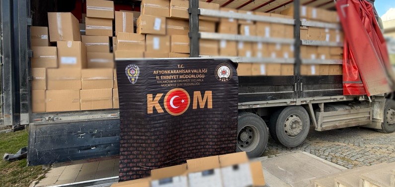 Yol Uygulamasında 6,5 Milyon Sahte Bandrollü Makaron Ele Geçirildi