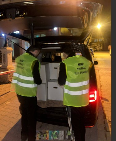 Emirdağ Milliyetçi Hareket Partisi (MHP) Emirdağ İlçe teşkilatı tarafından ihtiyaç sahiplerine gıda yardımı