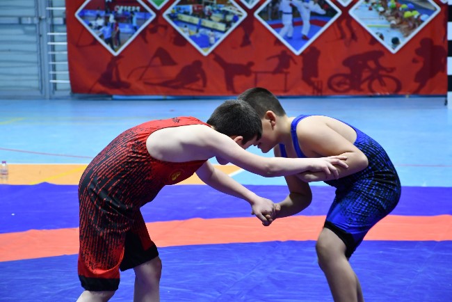 Afyonkarahisar’da Küçükler Serbest ve Grekoromen Güreş Müsabakaları Sona Erdi